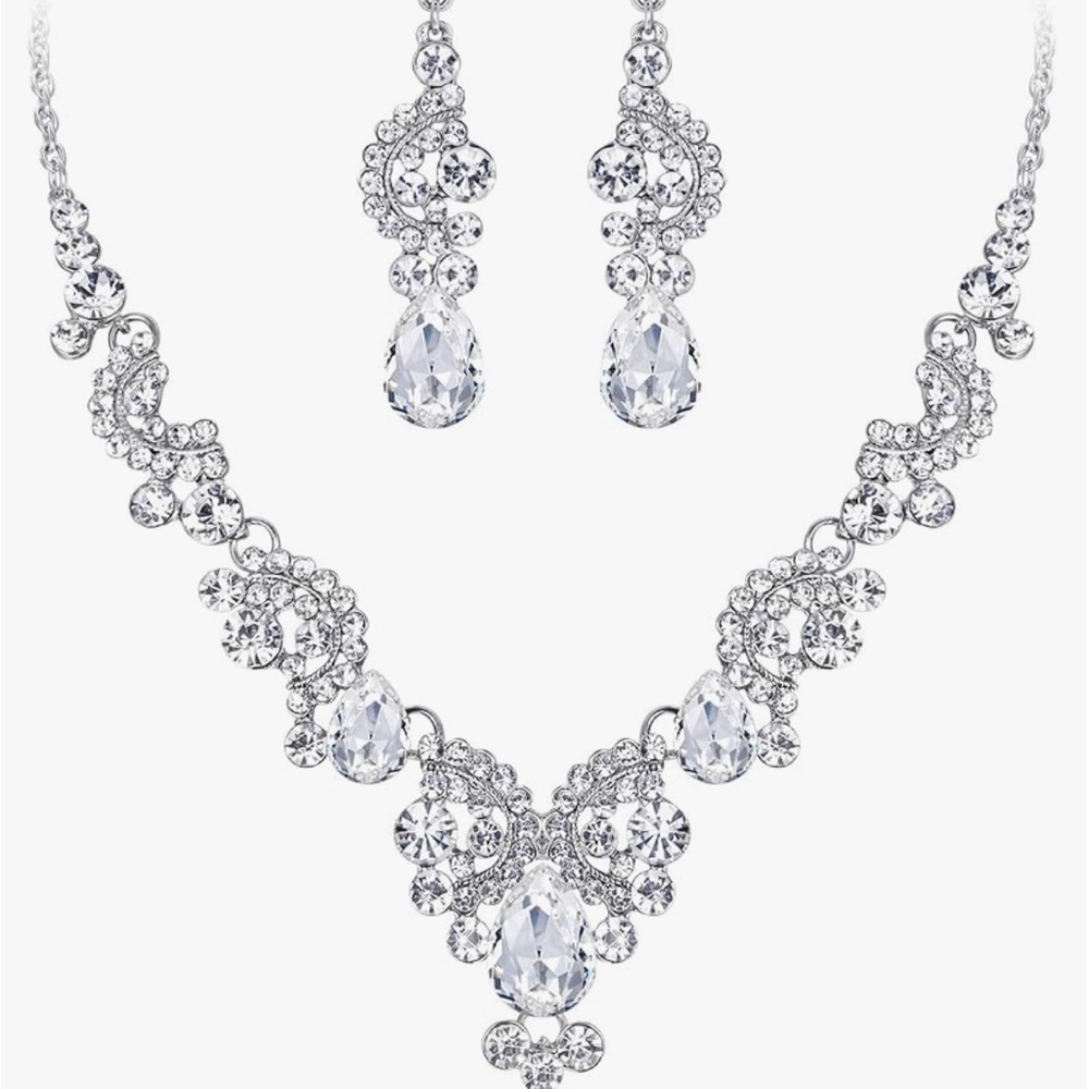Elegant Silver Crystal Necklace and Earring Set